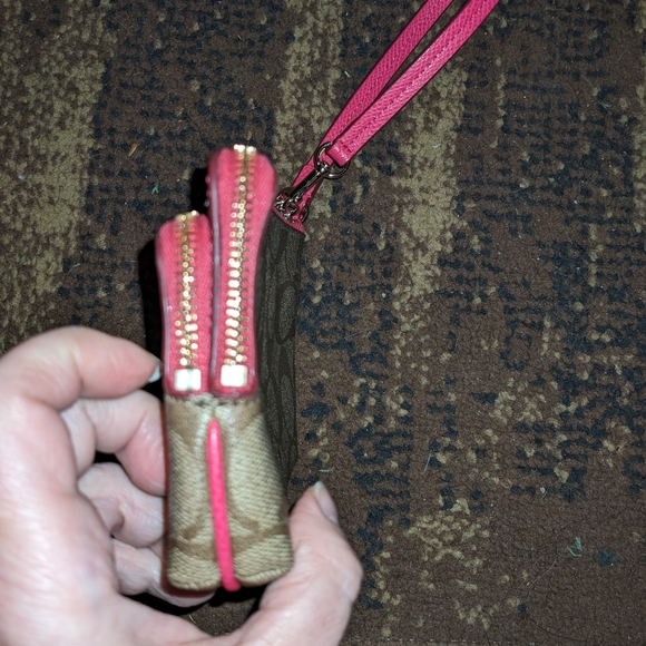 Coach Signature Wristlet Tan Canvas Pink Fuchsia Wallet - Picture 5 of 8